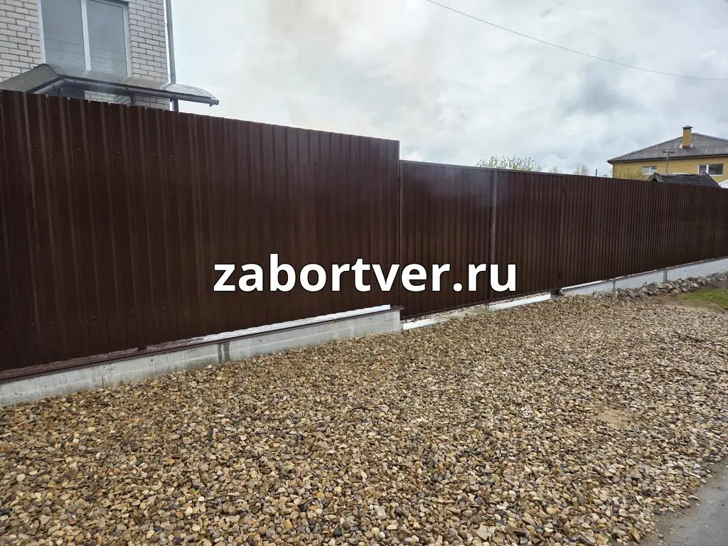 Забор на ленточном фундаменте в Твери и области: Надежные заборы на фундаменте под ключ